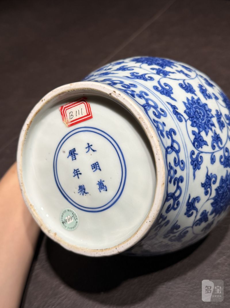 明万历 青花缠枝莲纹罐 - 图14